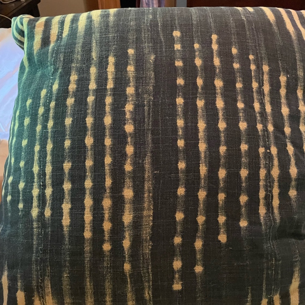 Two large Pottery Barn Blue and Cream Pillows NWOT - Picture 2 of 6